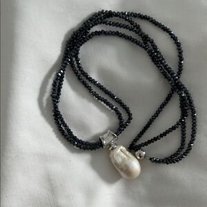 Elegant Black Chrystal Beaded Necklace with baroquePearl Pendant